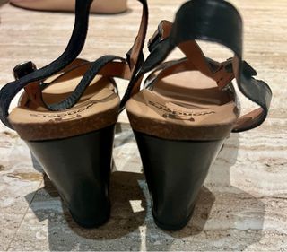 Sandalias Wonders Piel Charol Tiras Multicolor