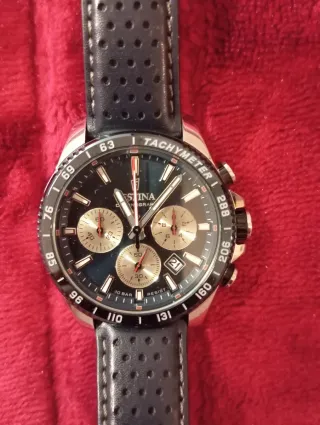 Reloj Festina Negro y Dorado Cronógrafo