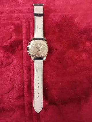 Reloj Festina Negro y Dorado Cronógrafo