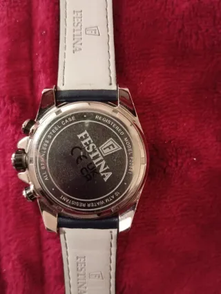 Reloj Festina Negro y Dorado Cronógrafo