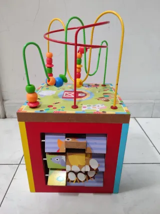Cubo de actividades infantil