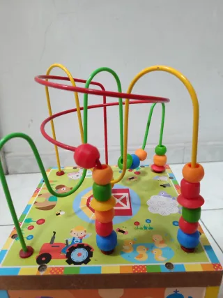 Cubo de actividades infantil