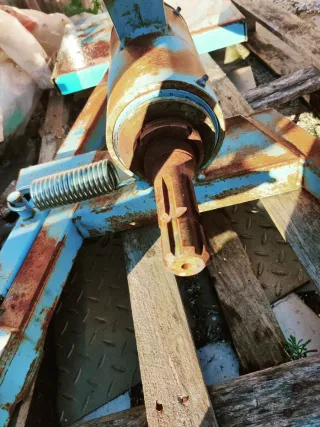 Astilladora o tronzadora de leña para tractor