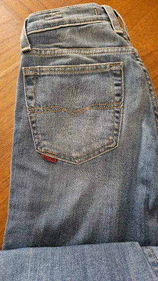 Pantalón vaquero acampanado azul