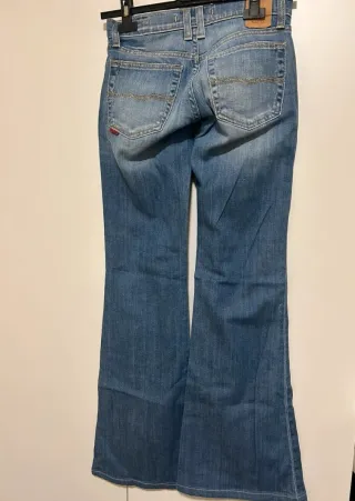 Pantalón vaquero acampanado azul