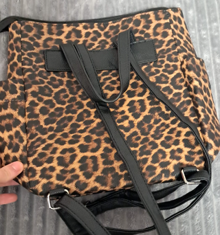 Bolso Mochila Animal Print Negro y Multicolor