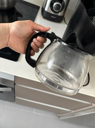 Cafetera de goteo negra