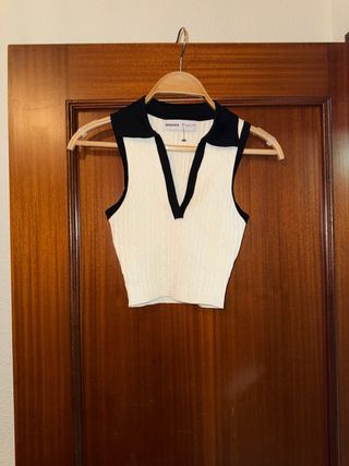 Top crop Bershka blanco y negro talla XS