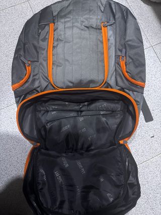 Mochila Basic-Fit Negra y Naranja