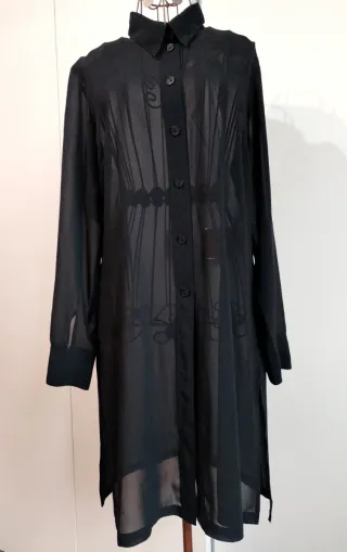 Camicia lunga nera trasparente