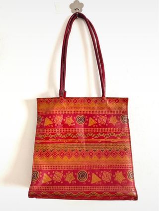 Bolso tote piel rojo estampado étnico