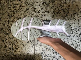 Asics Gris y Blanco