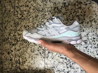 Asics Gris y Blanco