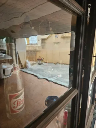 Mueble vitrina antiguo.