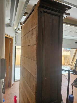 Mueble vitrina antiguo.