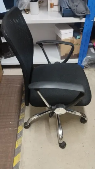 Silla de oficina ergonómica negra