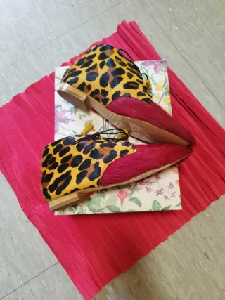 Botines Diamante Black combina texturas y colores