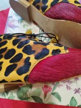 Botines Diamante Black combina texturas y colores