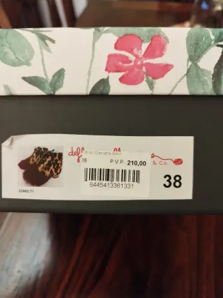 Botines Diamante Black combina texturas y colores