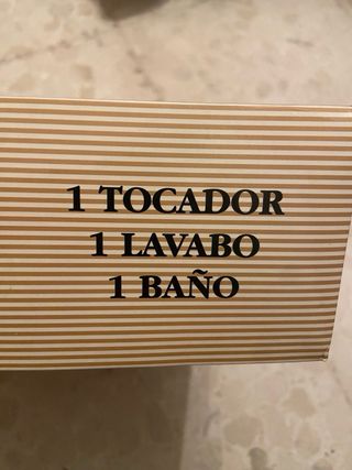 Conjunto de toallas amarillas bordadas