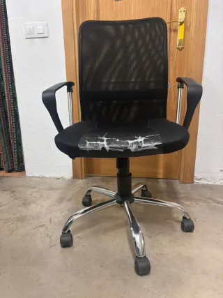 Silla de oficina negra
