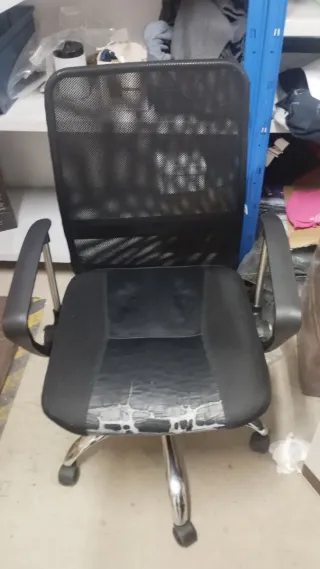 Silla de oficina negra