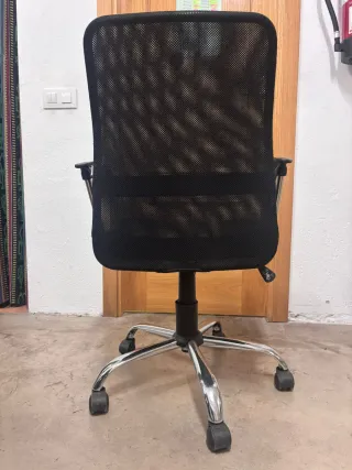 Silla de oficina negra