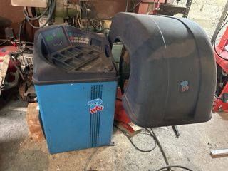 Desmontadora y equilibradora de ruedas