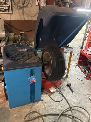 Desmontadora y equilibradora de ruedas