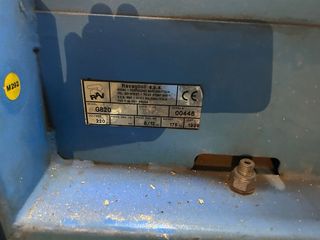 Desmontadora y equilibradora de ruedas