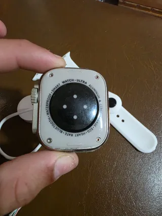 Apple Watch Ultra con caricatore