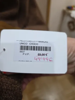 Chaquetón marrón con cuello y puños de pelo