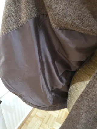 Chaquetón marrón con cuello y puños de pelo