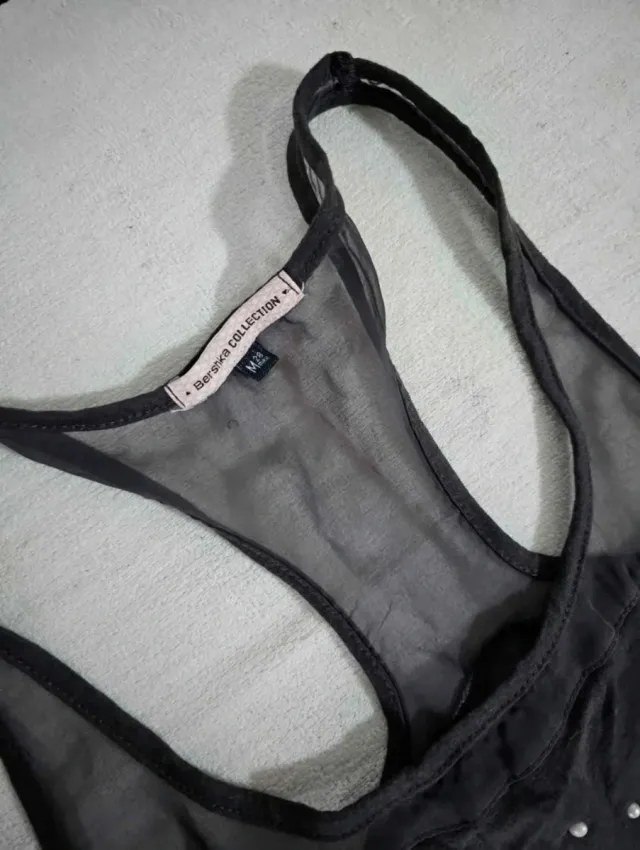 Top Bershka nero con inserti trasparenti taglia M