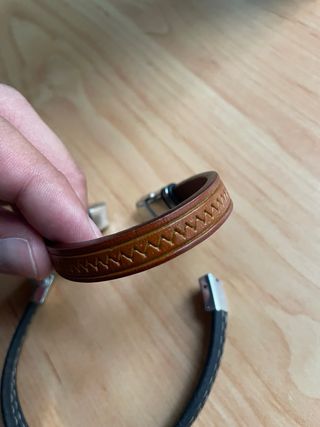 Pulseras de cuero y metal con árbol de la vida