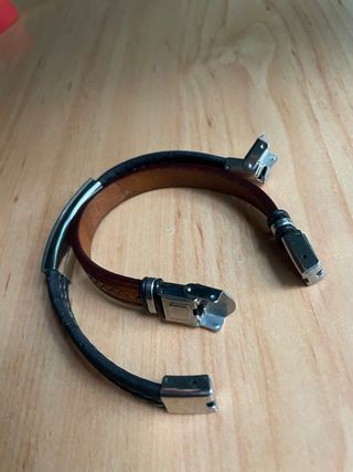 Pulseras de cuero y metal con árbol de la vida