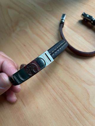 Pulseras de cuero y metal con árbol de la vida