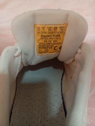 Zapatillas Skechers Beige y Blancas