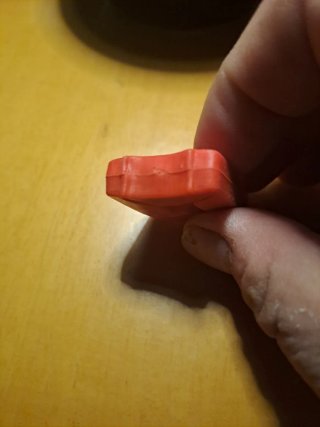 Gommina a forma di tanica rossa 3100