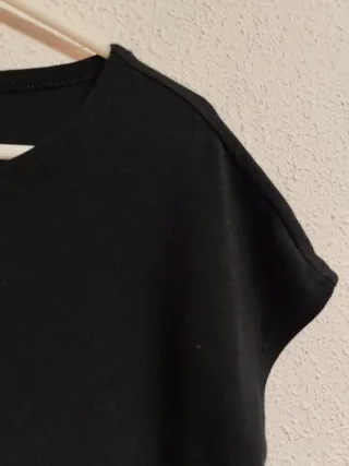 Camiseta corta de chica talla M de Zara.