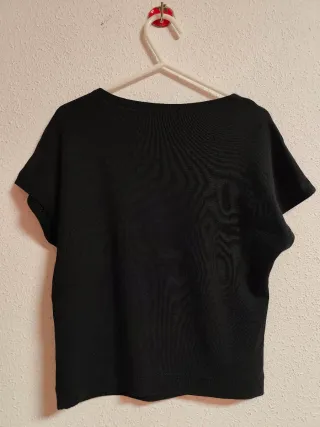 Camiseta corta de chica talla M de Zara.