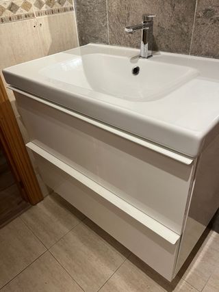 Mueble baño con lavabo y espejo URGENTE VENTA