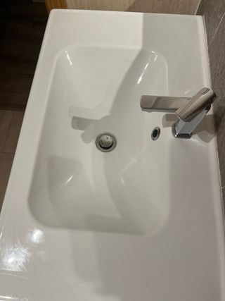 Mueble baño con lavabo y espejo URGENTE VENTA