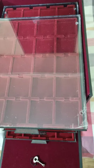 Maletín para monedas con bandejas