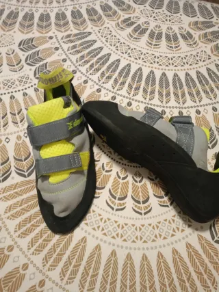 Pies de gato escalada nº38. Marca Simond