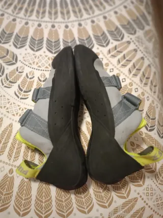 Pies de gato escalada nº38. Marca Simond