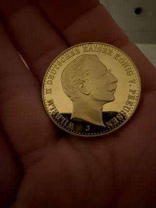 Monedas doradas réplicas