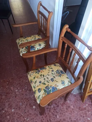 Sillas de época acolchadas más espejo grande