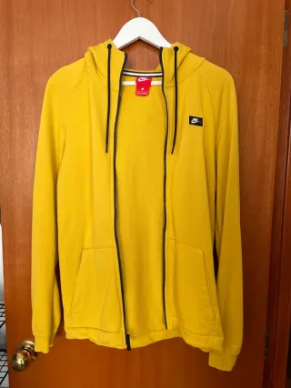 Chándal Nike con capucha y cremallera amarillo