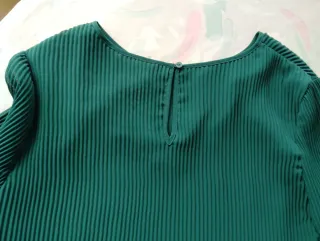 Blusa verde plisada manga larga